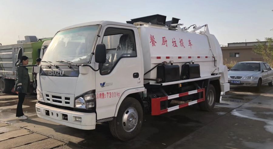 慶鈴4.2方餐廚垃圾車(chē)
