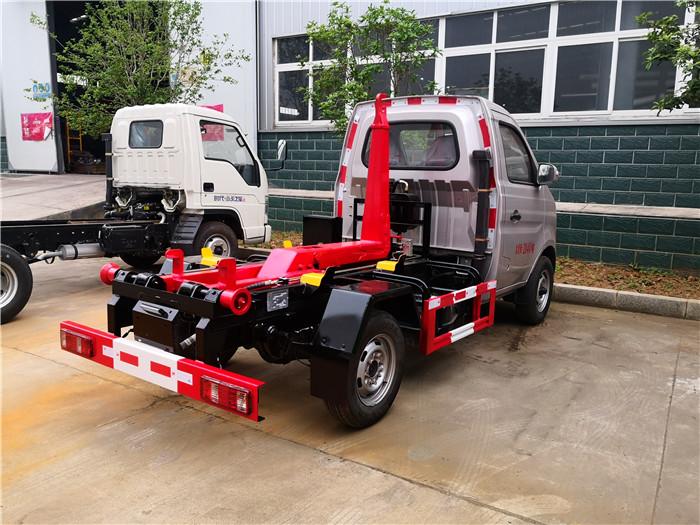 長(zhǎng)安后雙輪車(chē)廂可卸式垃圾車(chē)