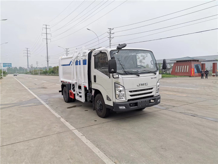 江鈴凱運(yùn)5方自裝卸式垃圾車(chē)