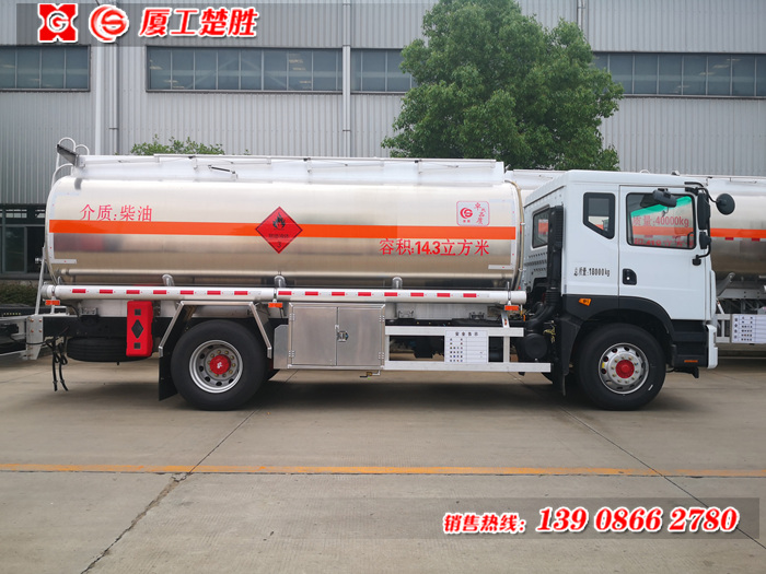 多利卡D9汽油14.3方，柴油16.2方鋁合金運(yùn)油車