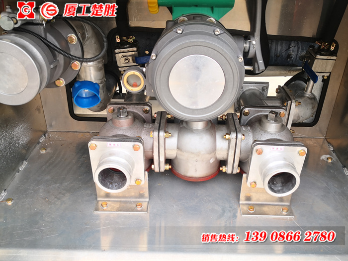 多利卡D9汽油14.3方，柴油16.2方鋁合金運(yùn)油車