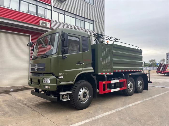 東風(fēng)天錦光伏板、鐵路清洗車(chē)